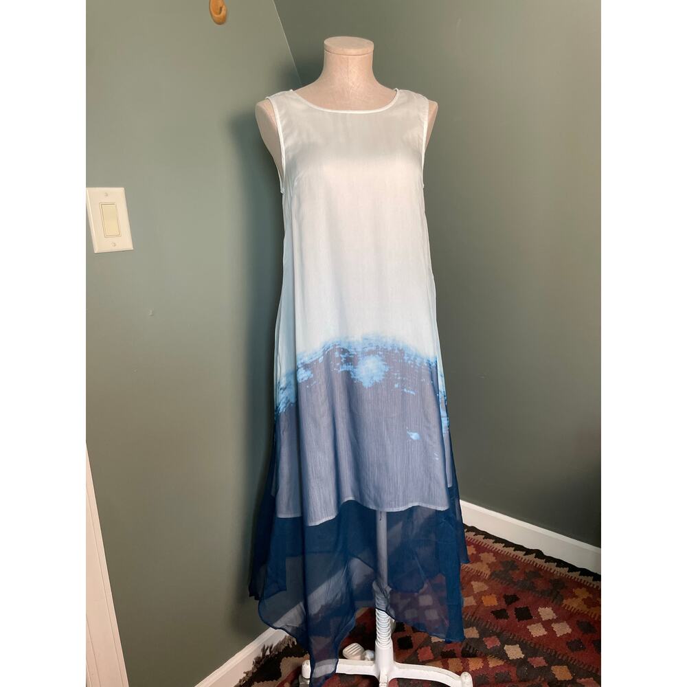 FloryDay Sleevless Blue and White Flowy Dress. Size Small. Great condition.
